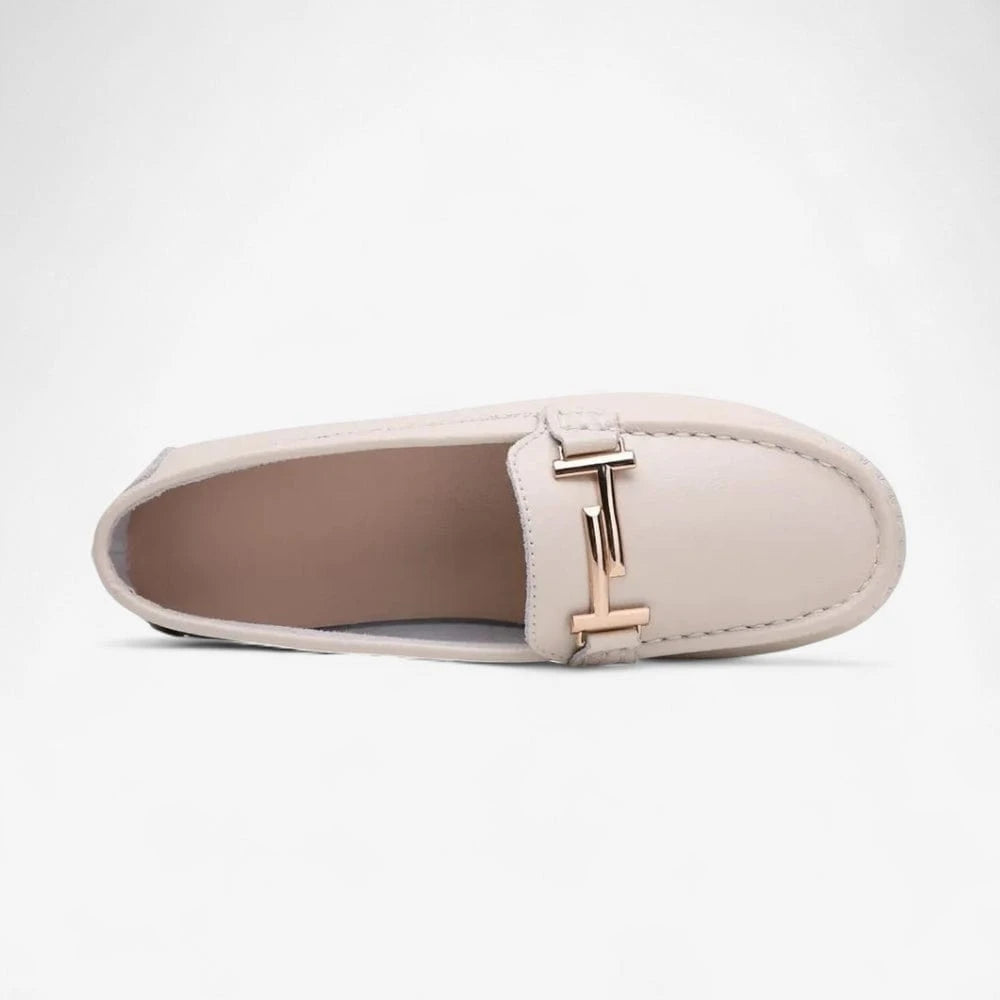 AtelierMocassin Mocassin Femme en Cuir Beige à Barrette Métallique