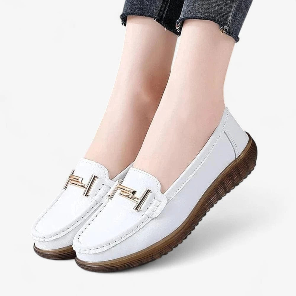 AtelierMocassin Mocassin Femme en Cuir Blanc à Barrette Métallique