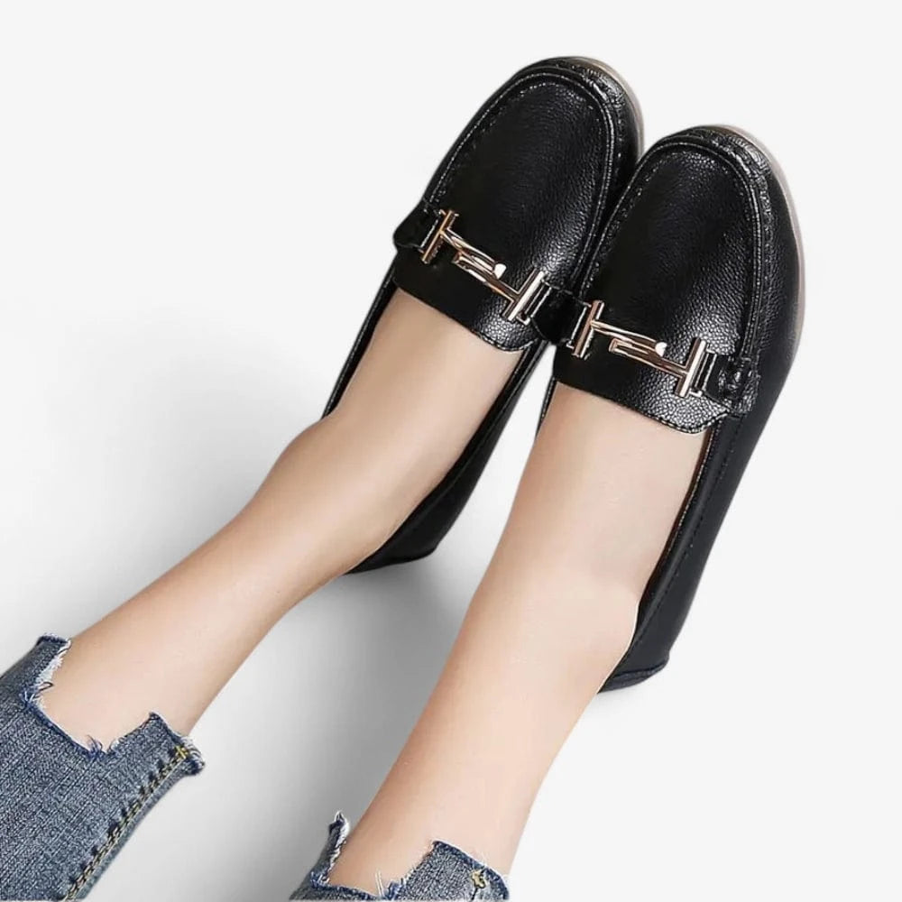AtelierMocassin Mocassin Femme en Cuir Noir à Barrette Métallique
