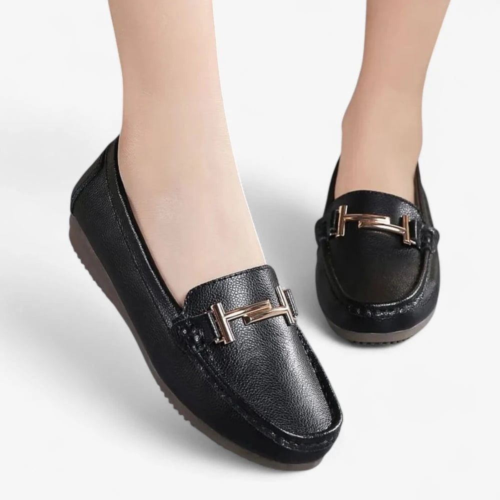 AtelierMocassin Mocassin Femme en Cuir Noir à Barrette Métallique