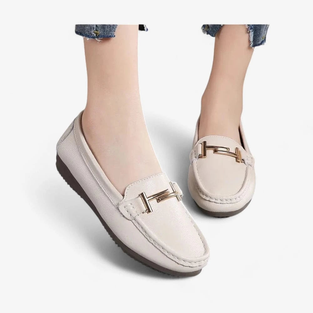AtelierMocassin Mocassin Femme en Cuir Beige à Barrette Métallique
