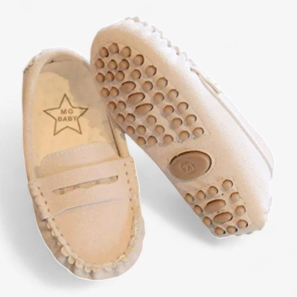 AtelierMocassin Mocassins en Cuir Beige Antidérapants pour Enfant – Style & Sécurité