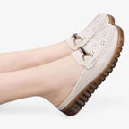 AtelierMocassin Mocassins Femme en Cuir Beige Ajourées avec Ornement Métal