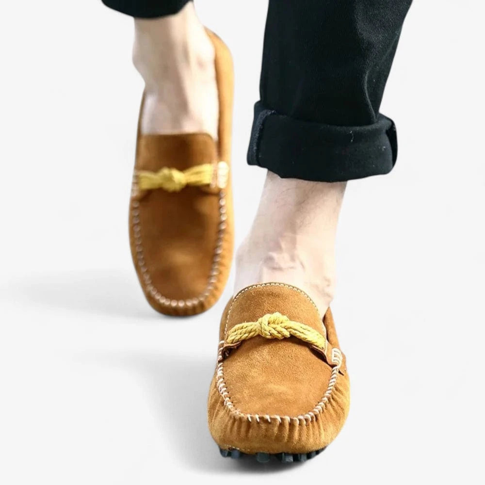 AtelierMocassin Mocassins Homme en Daim Marron avec Cordon Décoratif